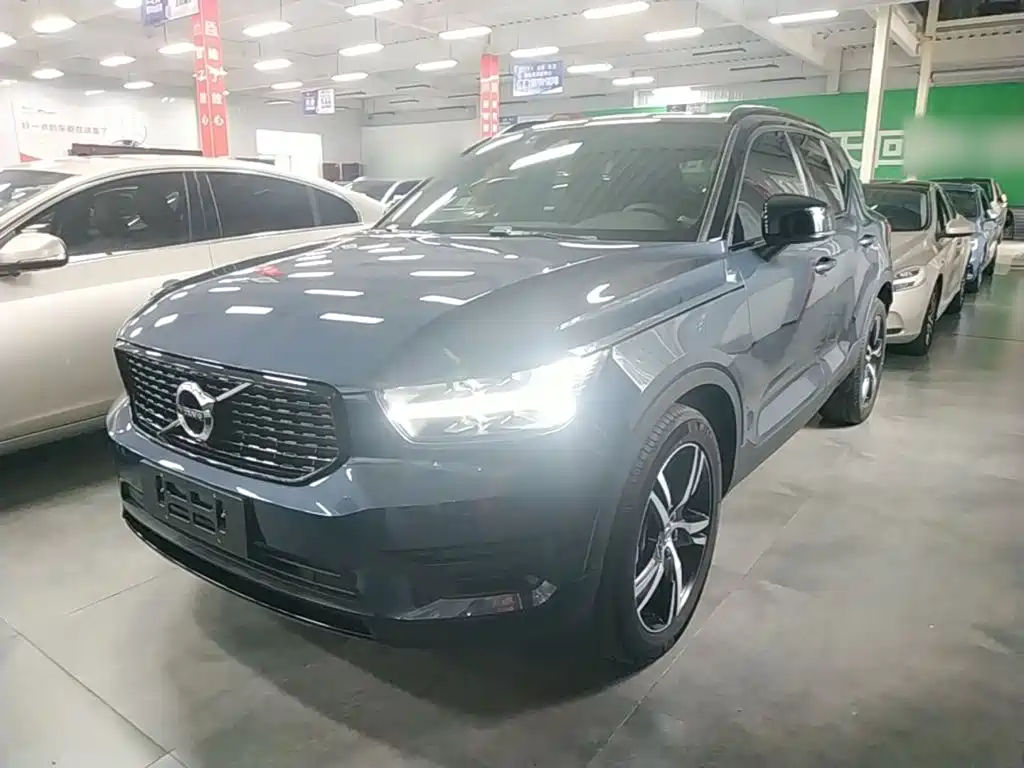 Volvo XC40 — фото 2