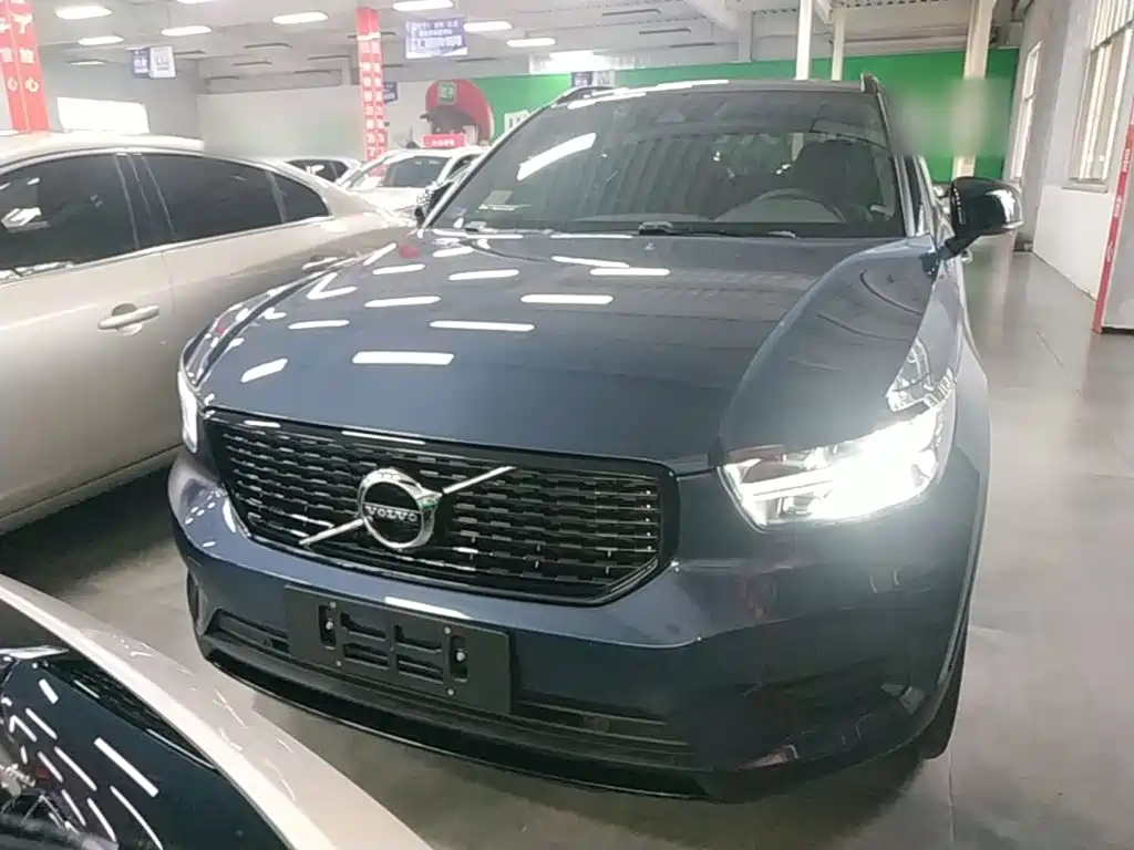 Volvo XC40 — фото 3