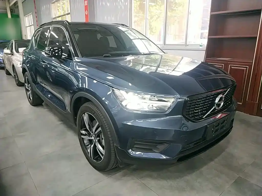 Volvo XC40 — фото 4
