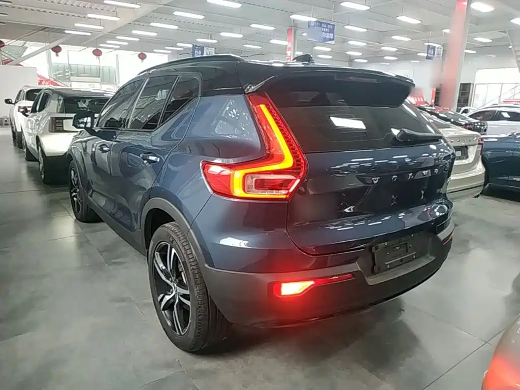 Volvo XC40 — фото 5