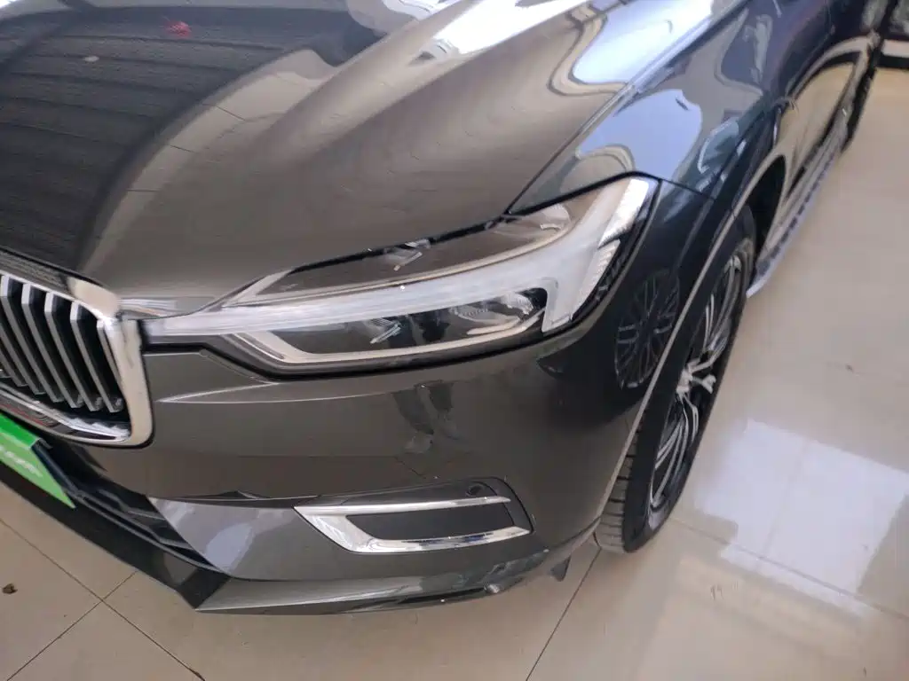 Volvo XC60 — фото 18