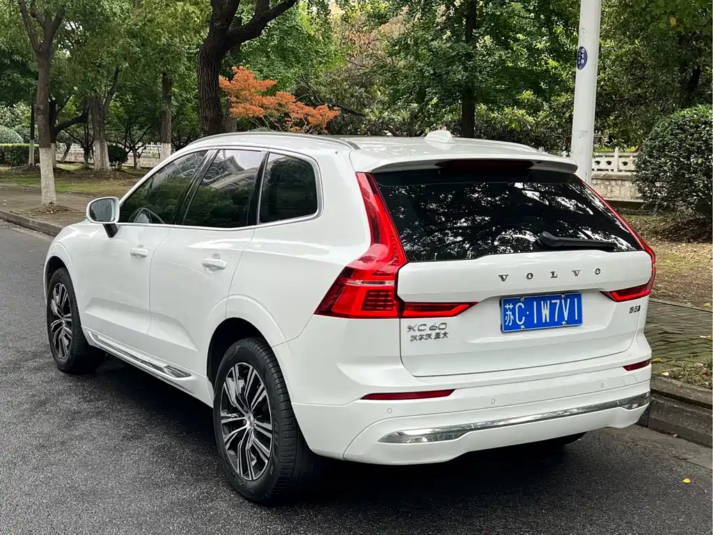 Volvo XC60 — фото 11