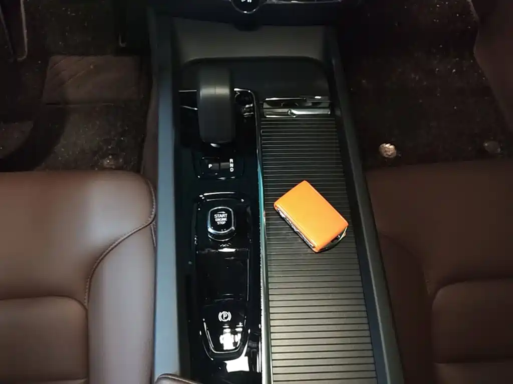 Volvo S60 — фото 14