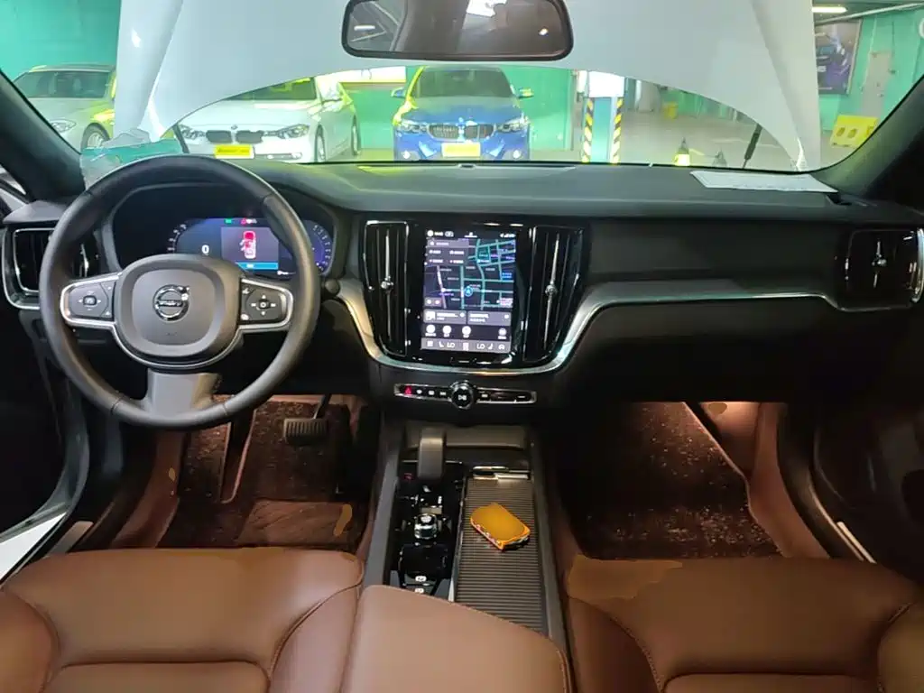 Volvo S60 — фото 10