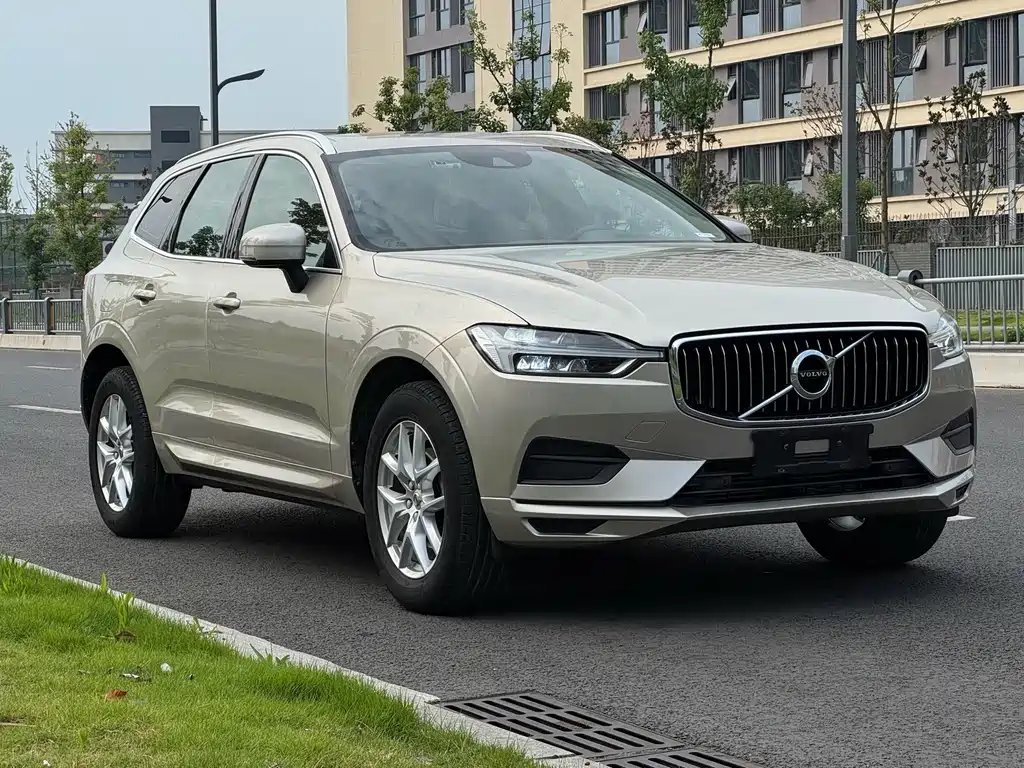 Volvo XC60 — фото 3