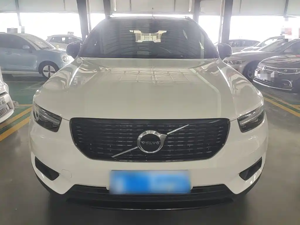 Volvo XC40 — фото 3