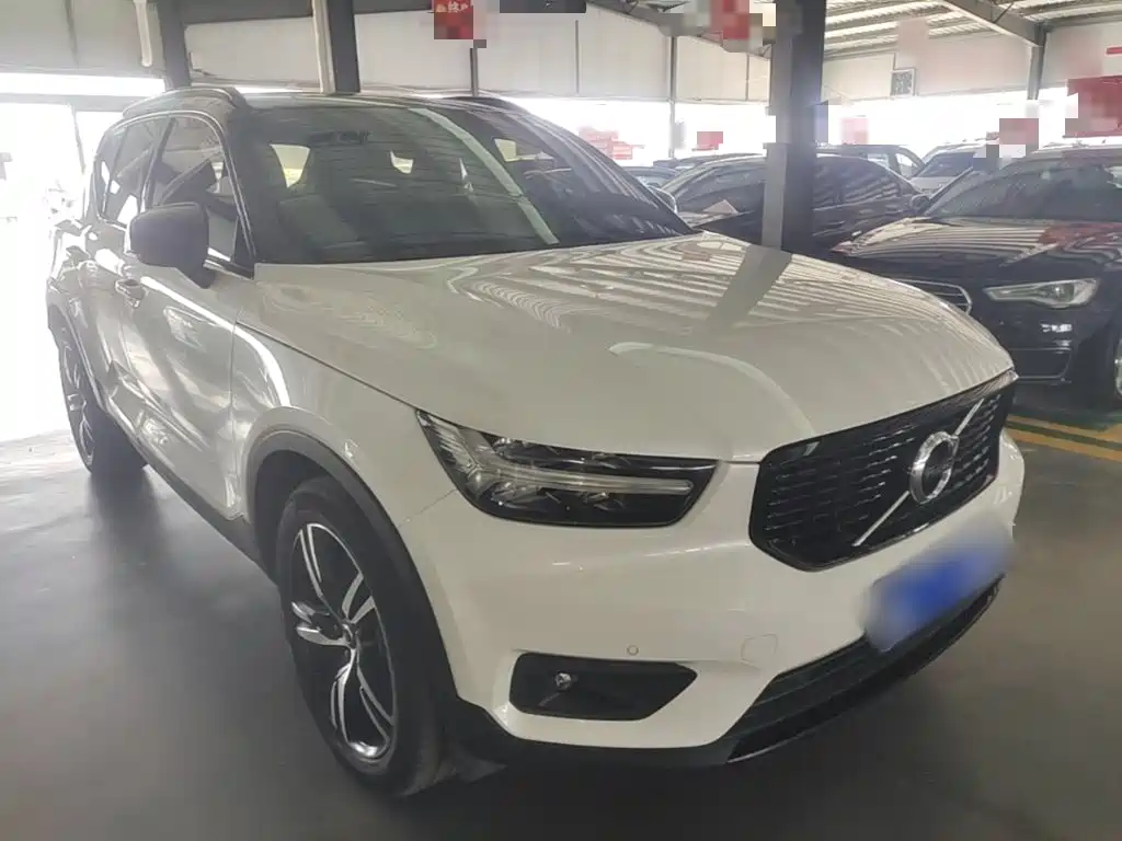 Volvo XC40 — фото 4