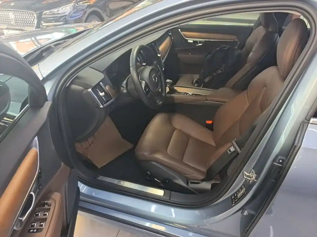 Volvo S90 — фото 23