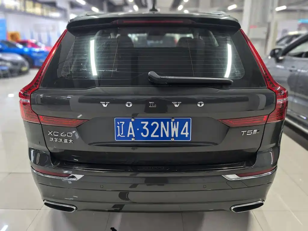 Volvo XC60 — фото 8