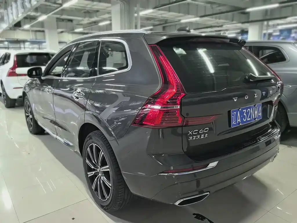 Volvo XC60 — фото 9