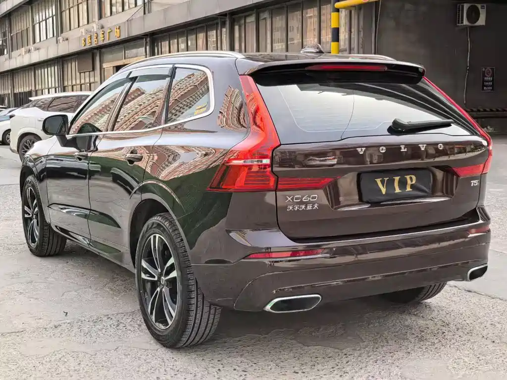 Volvo XC60 — фото 7