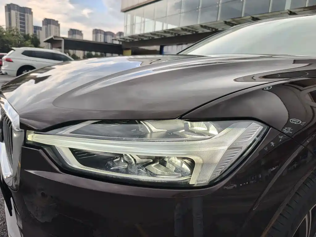 Volvo XC60 — фото 17
