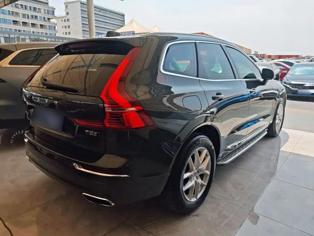 Volvo XC60 — фото 5
