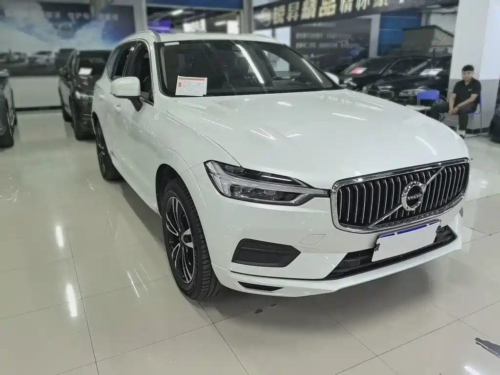 Volvo XC60 — фото 3