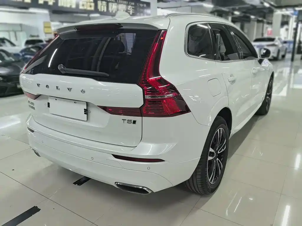 Volvo XC60 — фото 4