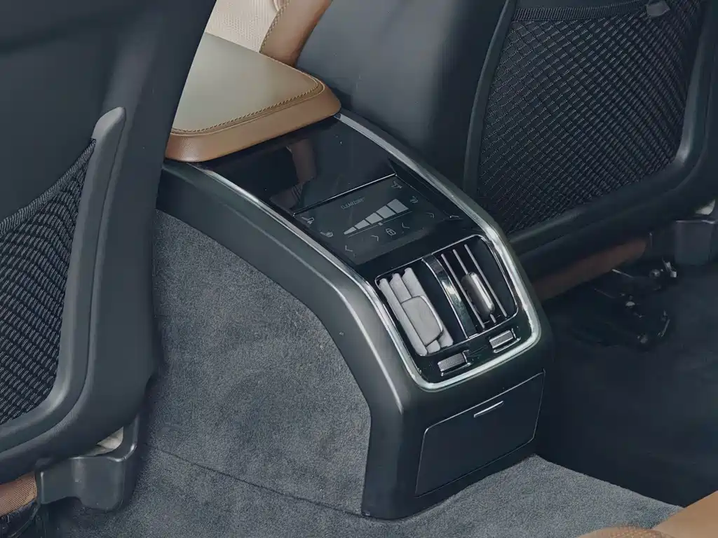 Volvo S90 — фото 11