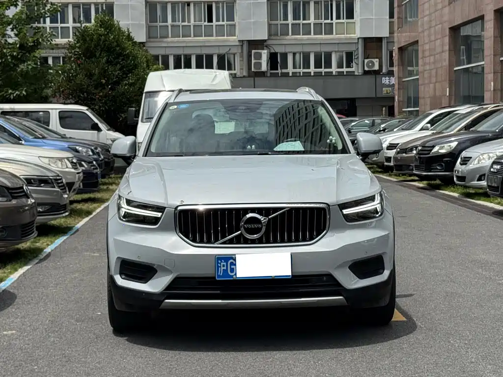 Volvo XC40 — фото 2