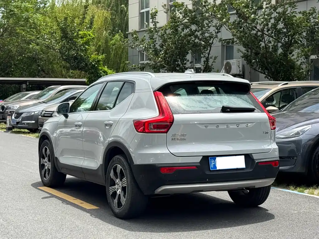 Volvo XC40 — фото 3