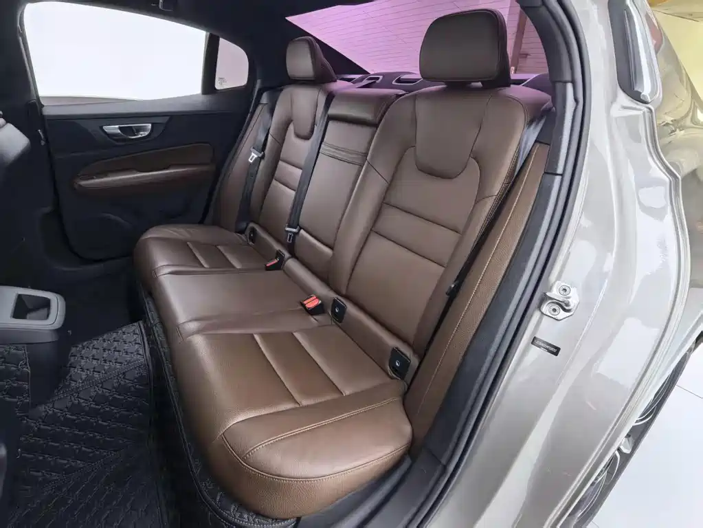 Volvo S60 — фото 15
