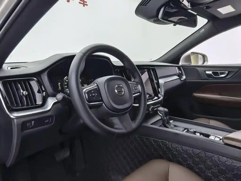 Volvo S60 — фото 17