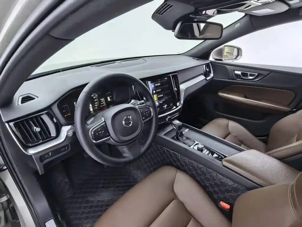 Volvo S60 — фото 18