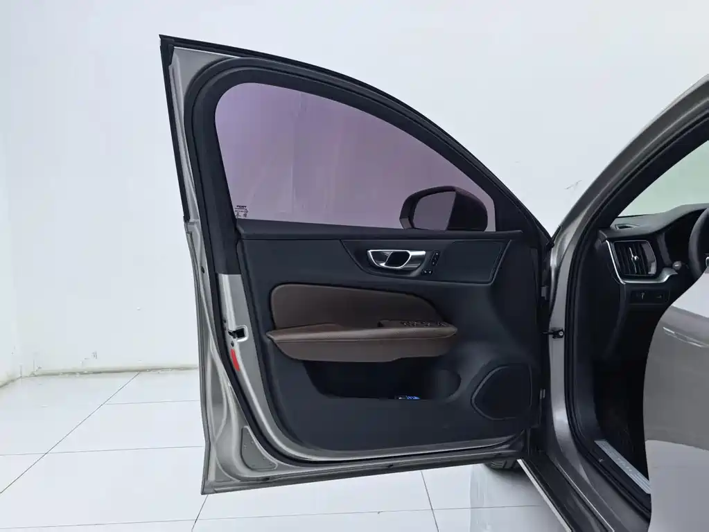 Volvo S60 — фото 24