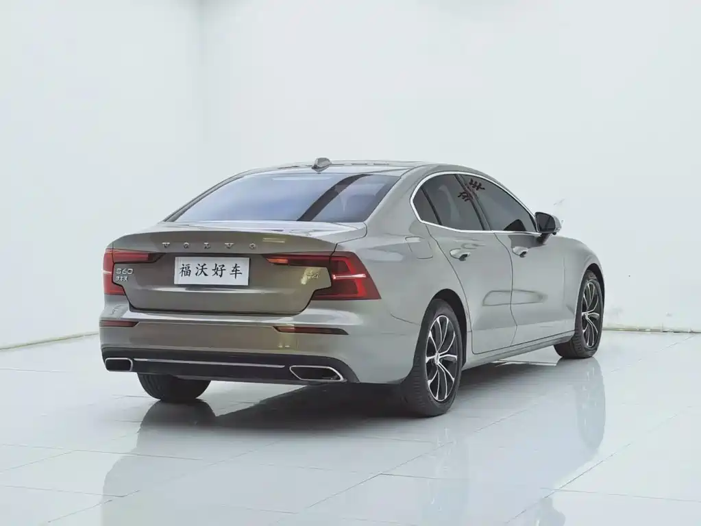 Volvo S60 — фото 30