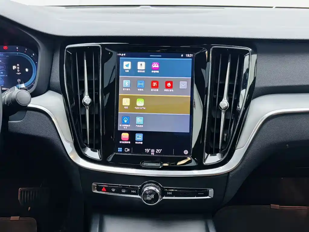 Volvo S60 — фото 13