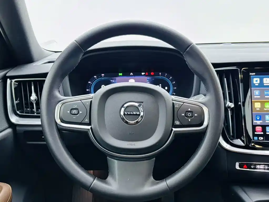 Volvo S60 — фото 14