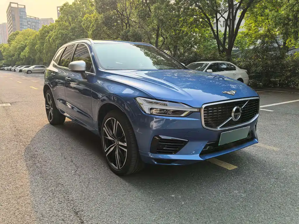 Volvo XC60 PHEV — фото 3
