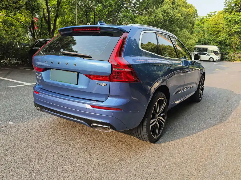 Volvo XC60 PHEV — фото 4