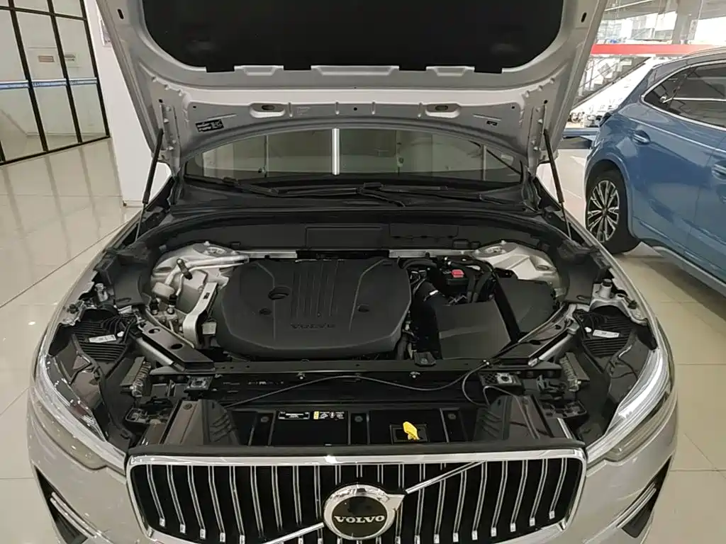 Volvo XC60 — фото 20