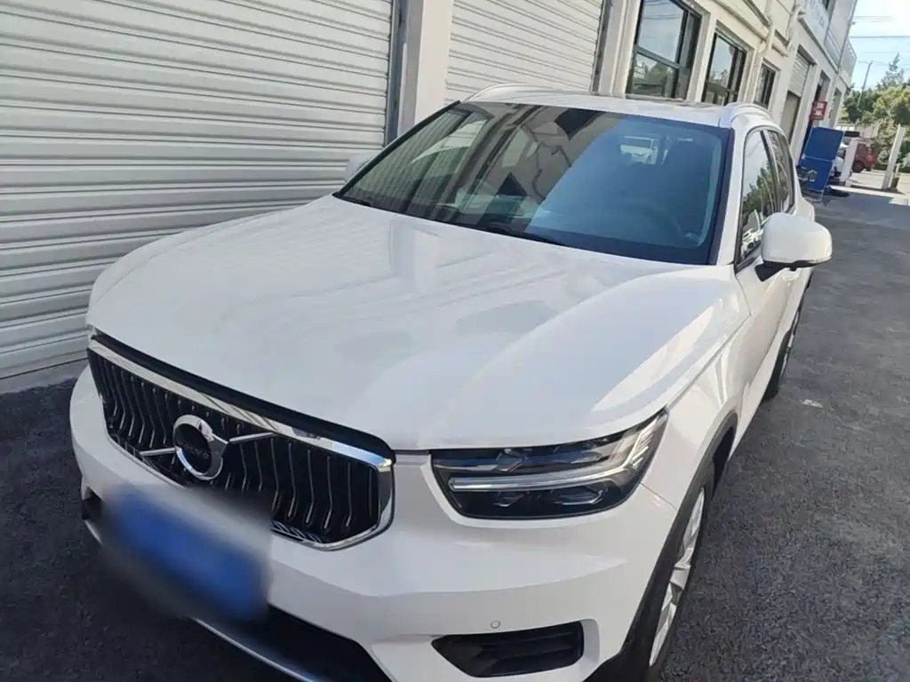 Volvo XC40 — фото 2