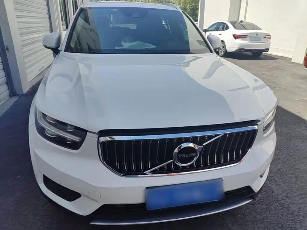 Volvo XC40 — фото 3