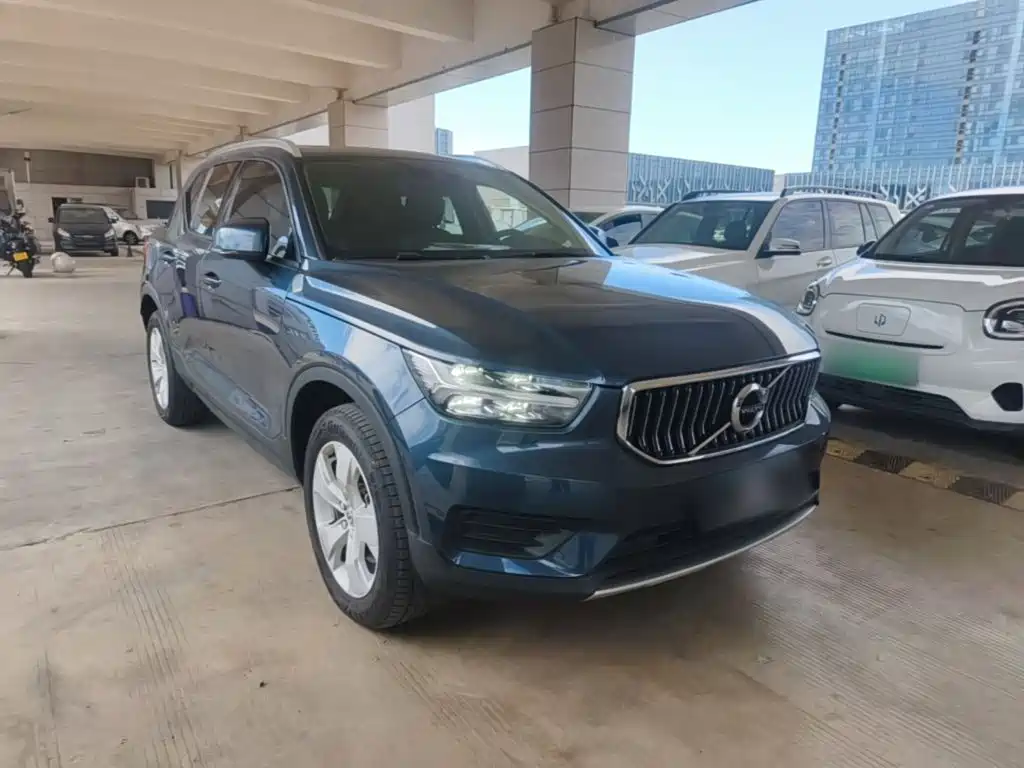 Volvo XC40 — фото 4