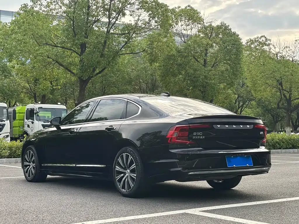 Volvo S90 — фото 4