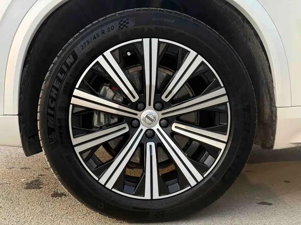 Volvo XC90 — фото 11
