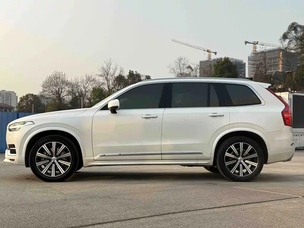 Volvo XC90 — фото 18