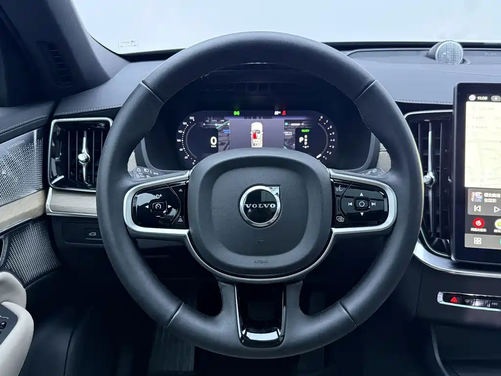 Volvo XC90 PHEV — фото 23