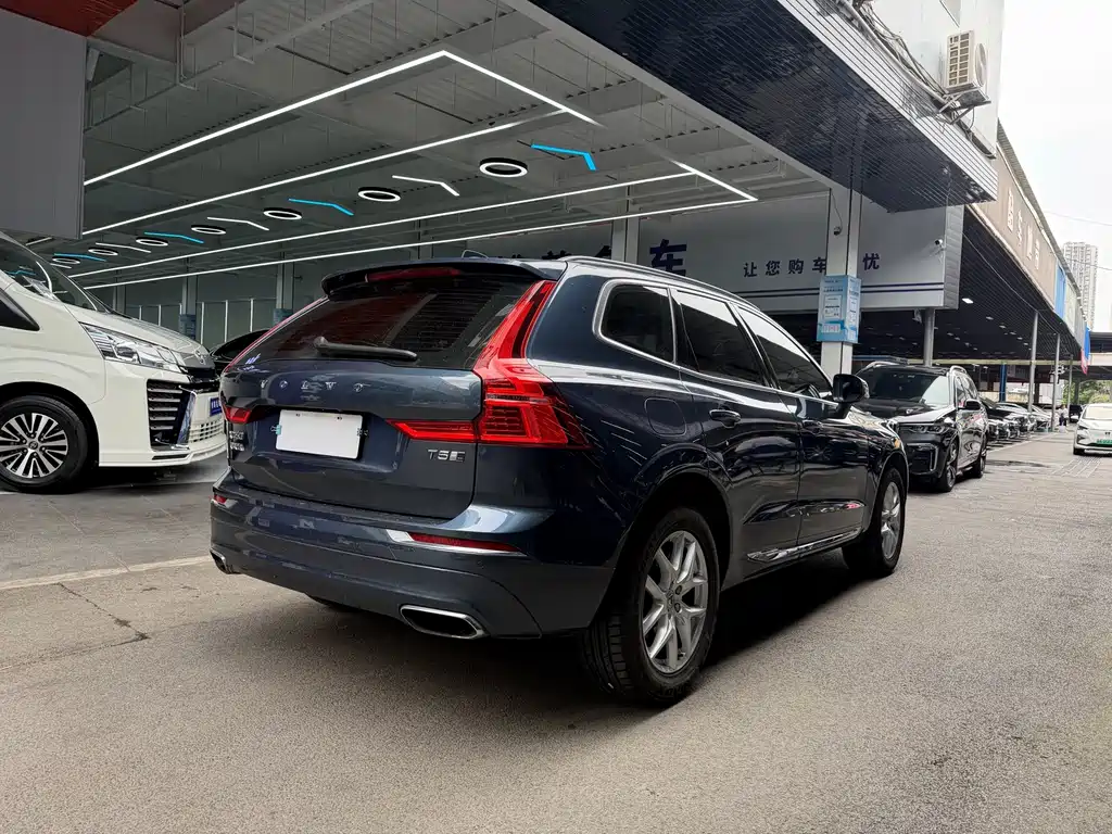 Volvo XC60 — фото 17