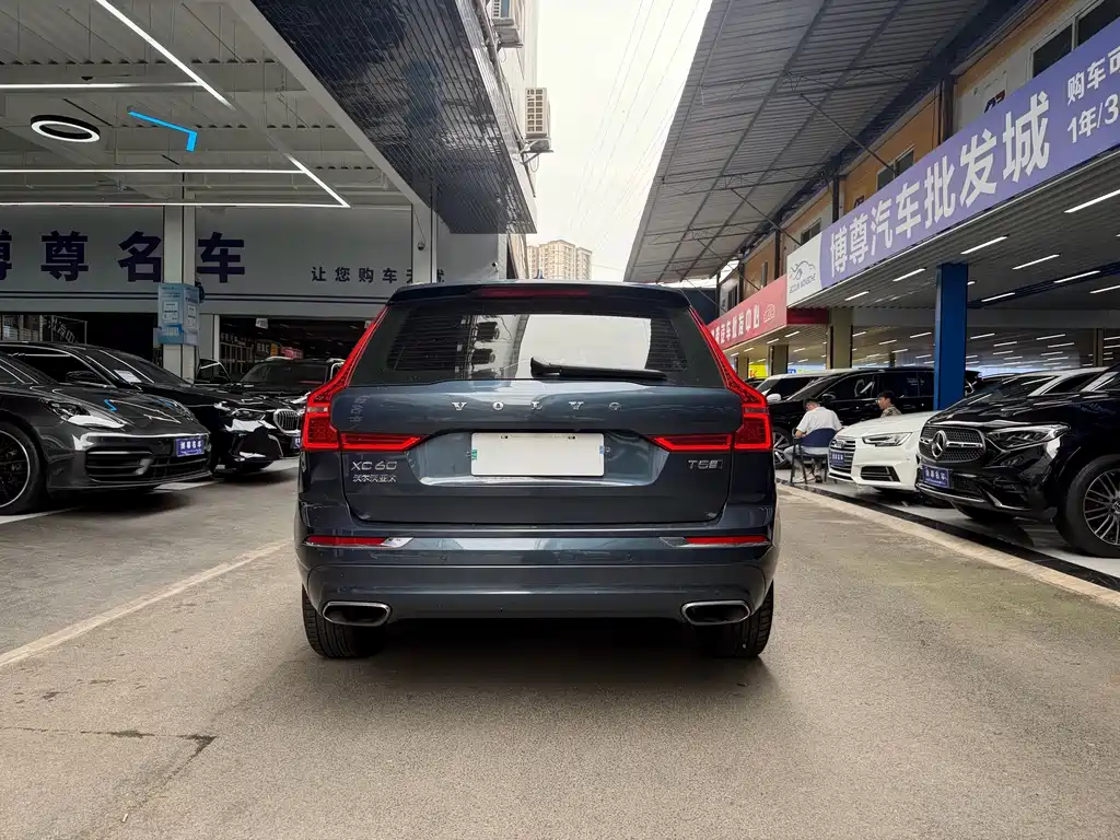 Volvo XC60 — фото 19