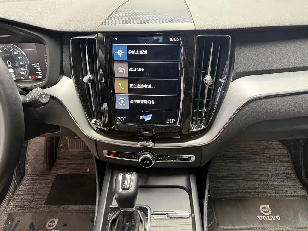Volvo XC60 — фото 10