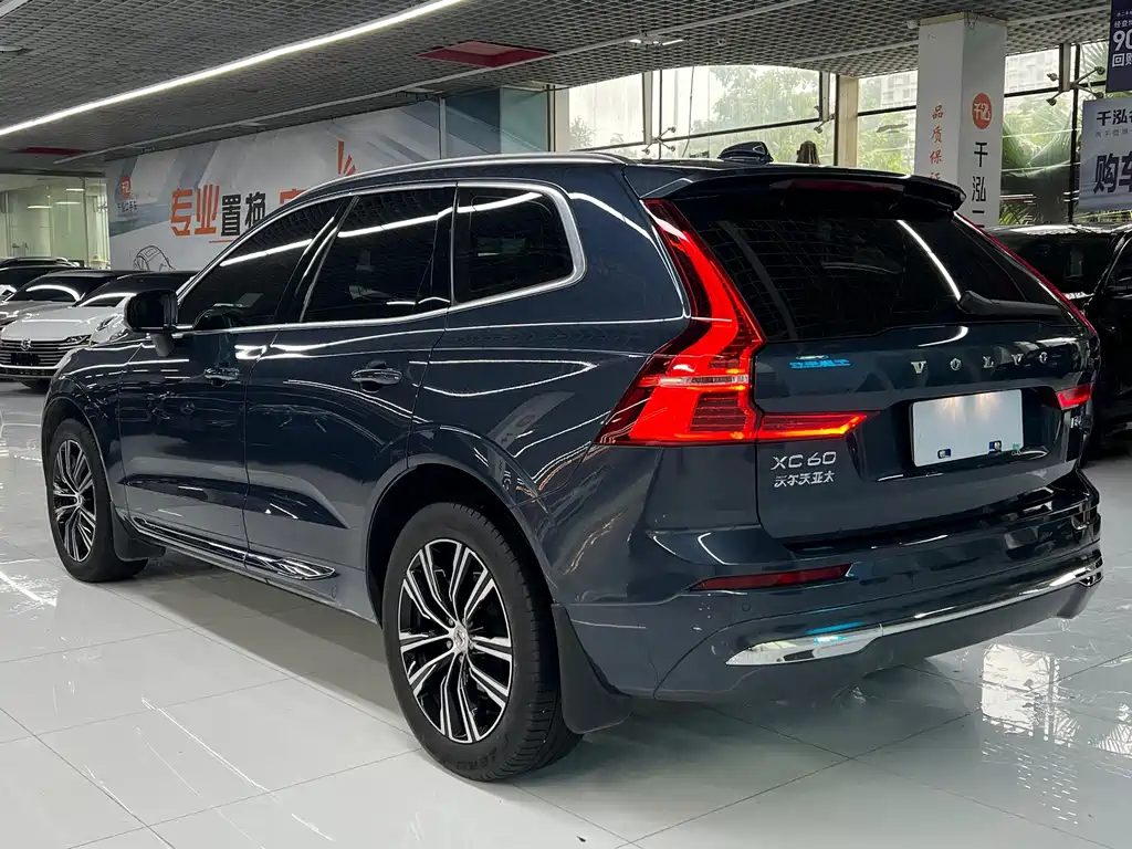 Volvo XC60 — фото 5