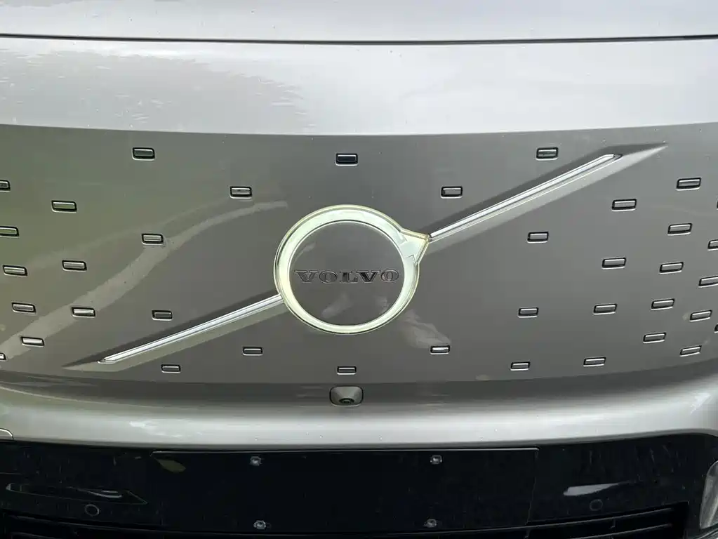 Volvo EM90 — фото 21