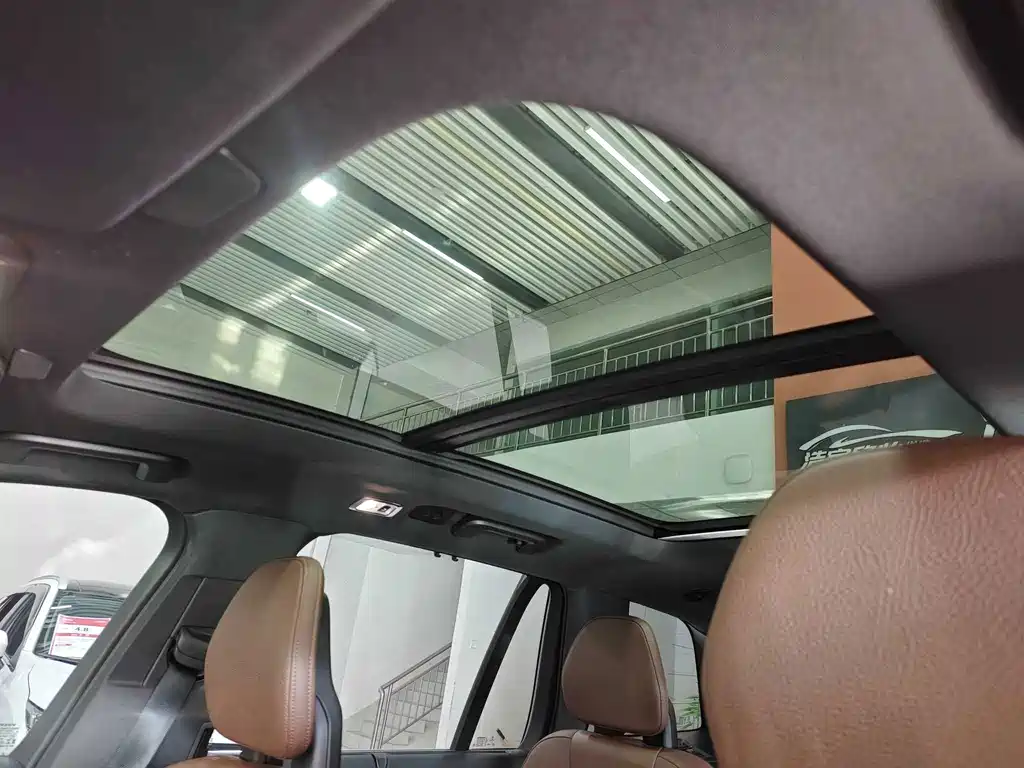 Volvo XC90 — фото 10