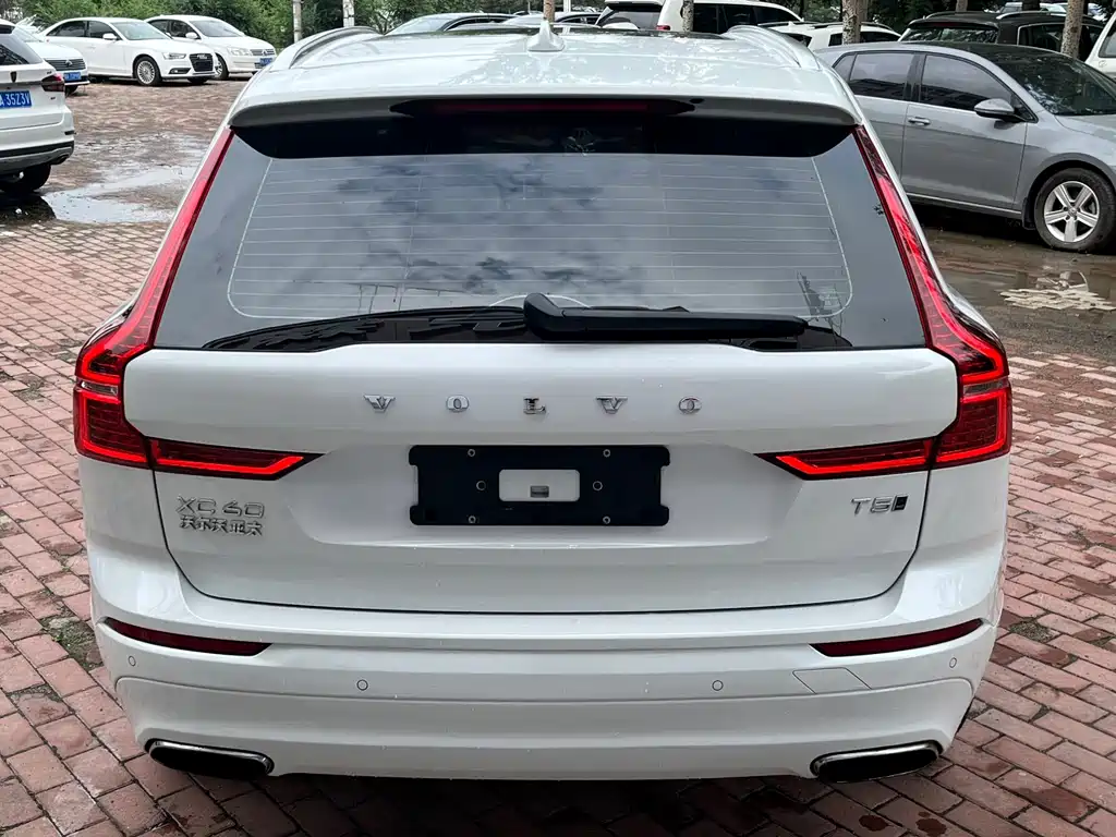 Volvo XC60 — фото 4