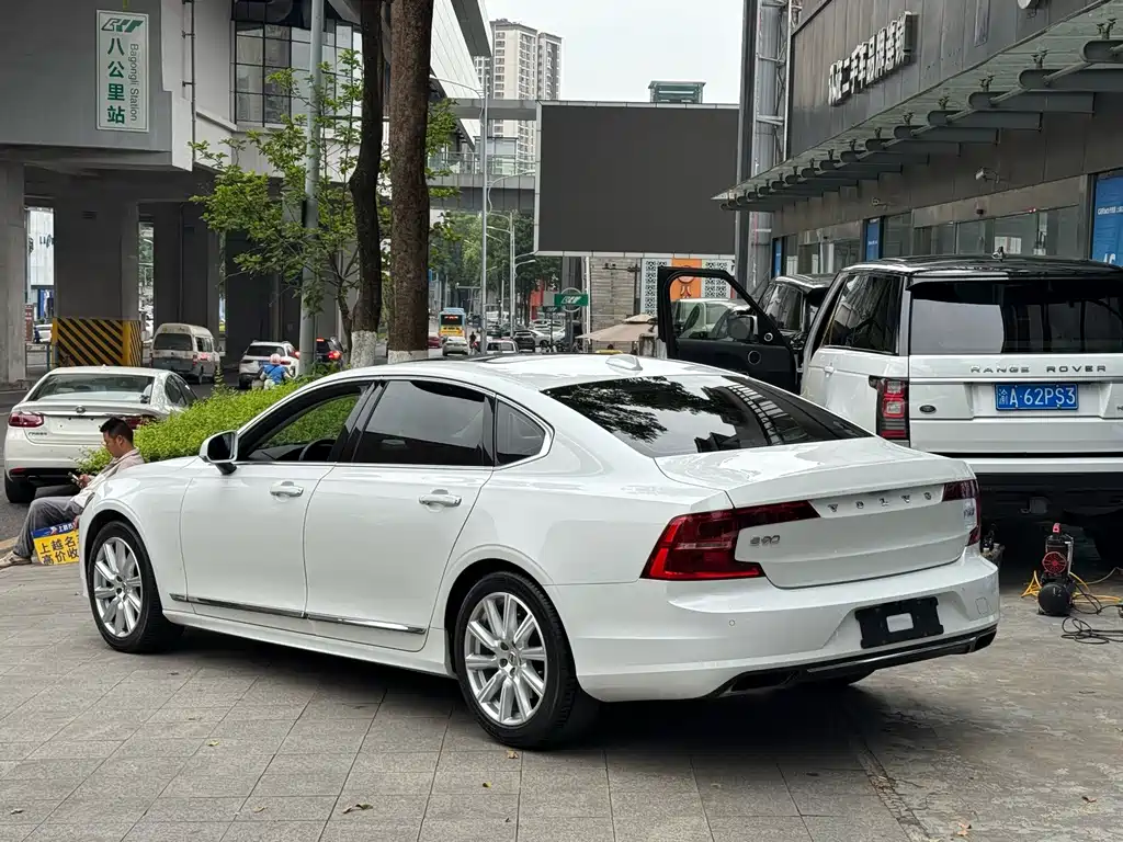 Volvo S90 — фото 4