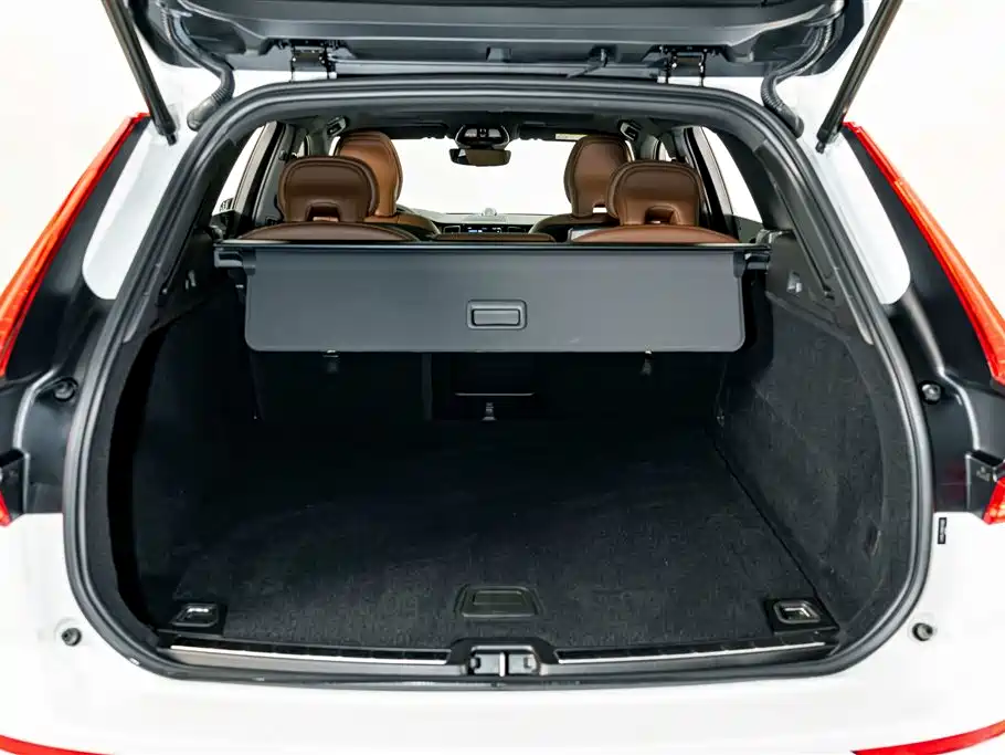 Volvo XC60 — фото 23