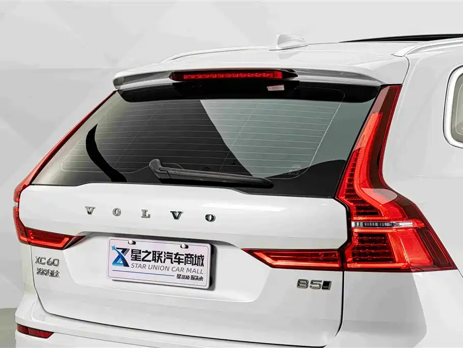 Volvo XC60 — фото 8