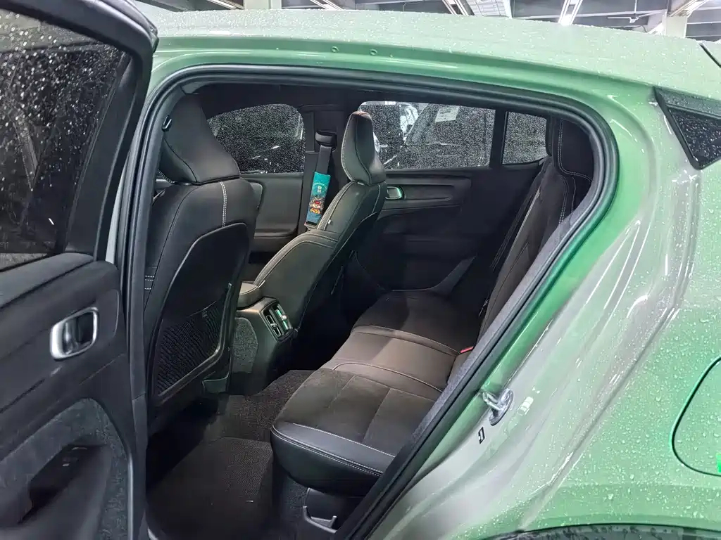 Volvo C40 — фото 11